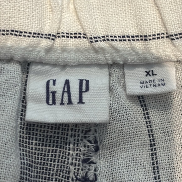 **NWT** GAP Linen Blend Shorts - Picture 4 of 4